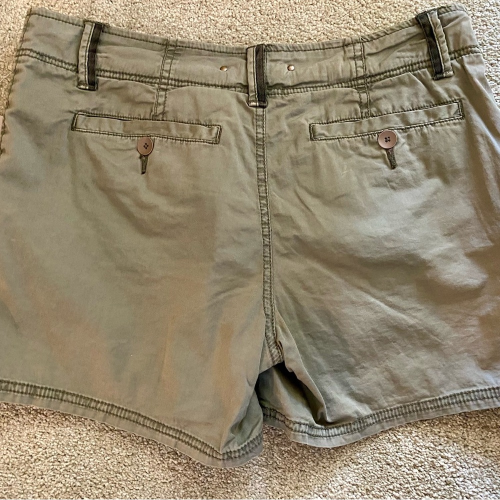 Shorts - Picture 2 of 5